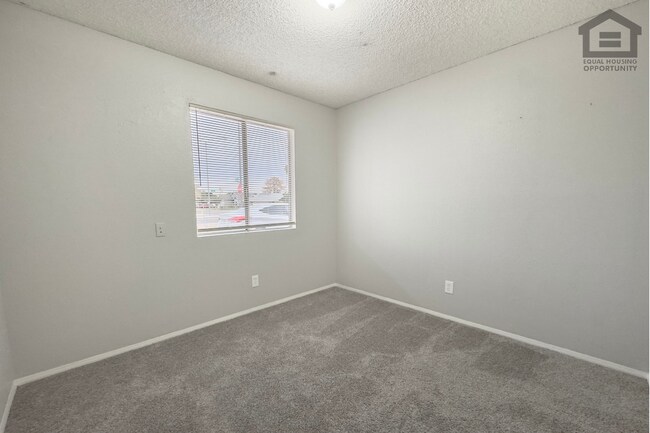 Building Photo - 529