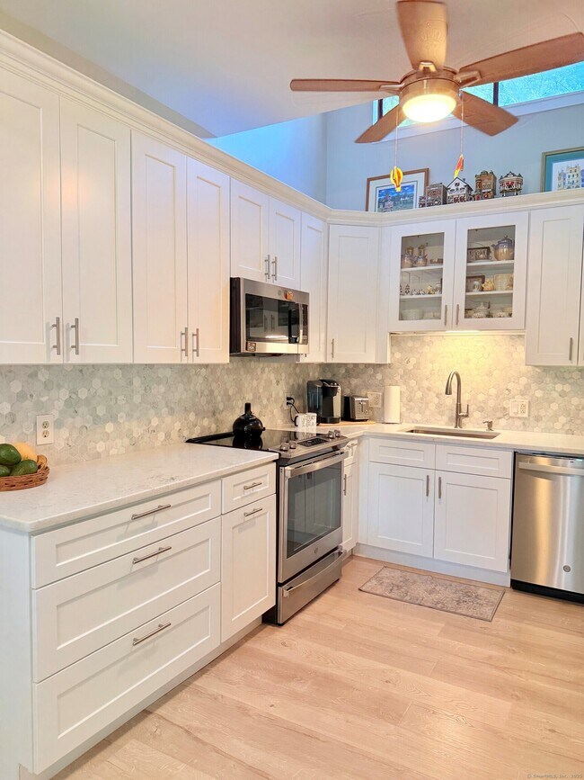 Building Photo - 856 Heritage Vlg