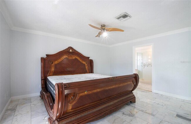 Building Photo - 551 Crystal Dr