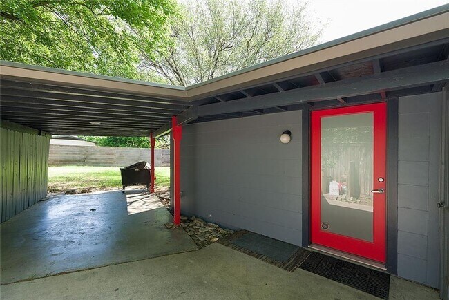 Building Photo - 1502 Corona Dr