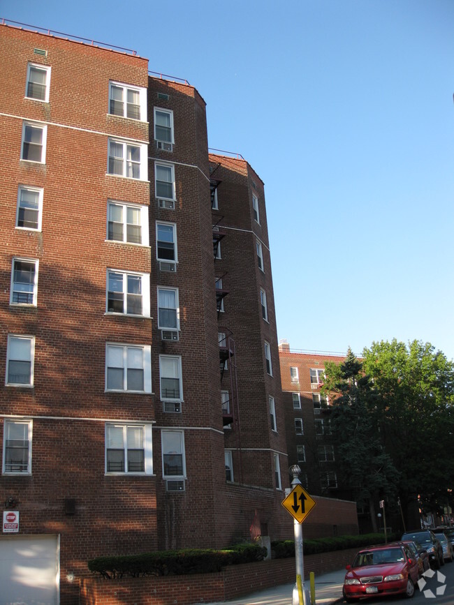 6622 Fleet St - 66-22 Fleet St