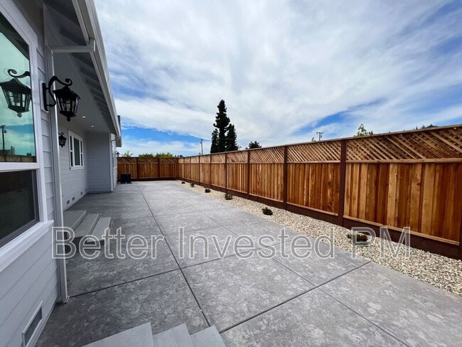 Building Photo - 4579 Lambert Dr