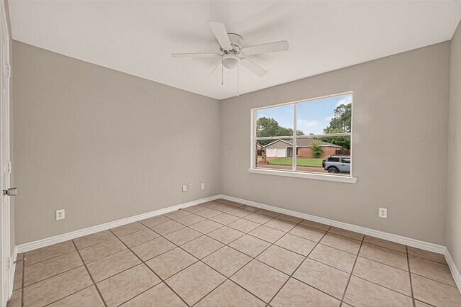 Building Photo - 8607 Valley Forest Dr
