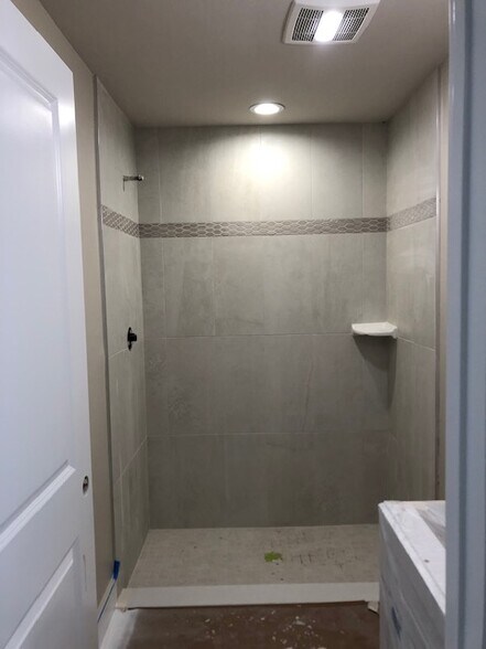 Walk in shower bathroom - 9775 Alabama St
