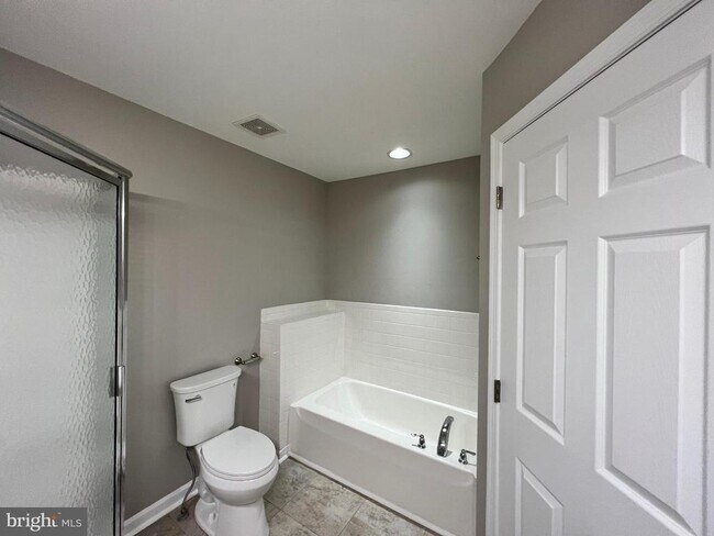 Building Photo - 17 Snead Drive.
