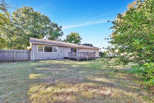 Building Photo - Coming available in February!