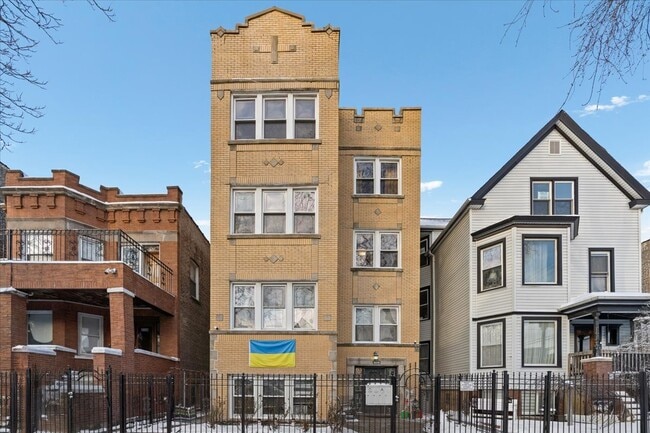 Building Photo - 2338 N Avers Ave