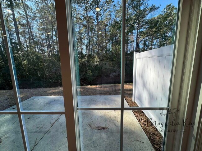 Building Photo - New 3 bed 2.5 bath Townhouse in Forestbrook