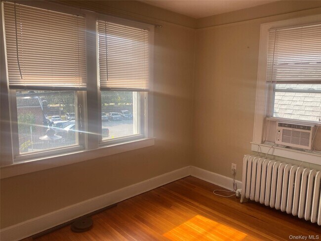 Building Photo - 378 Elwood Ave