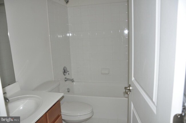 Building Photo - 905 Susan Cir
