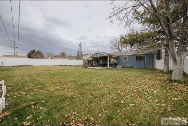 Building Photo - 5000 Pleasant View Dr