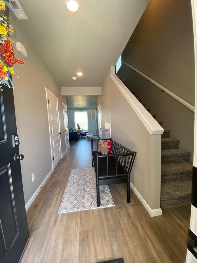 Building Photo - Beautiful 3-Bedroom Home with Covered Rear...