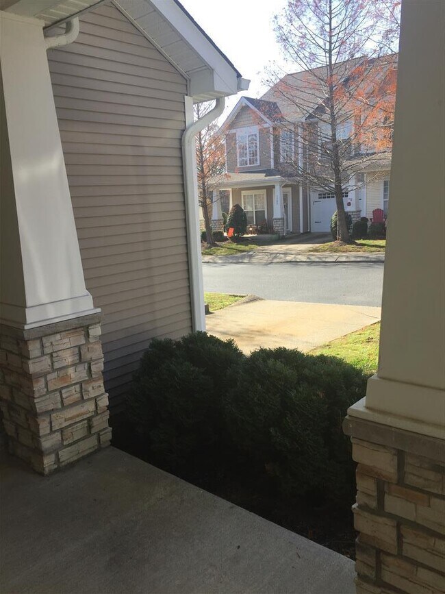 Building Photo - Large townhome near Percy Priest Lake