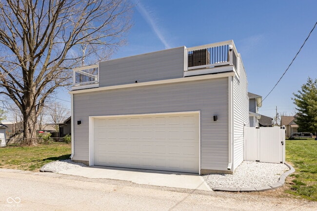 Building Photo - 2934 Mac Pherson Ave