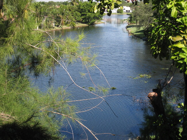 Building Photo - Excellent  location in Coral Springs