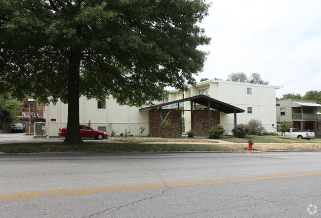 Building Photo - Belmont Plaza