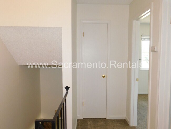 Building Photo - Affordable 2bd/1ba Fourplex with Garage ne...