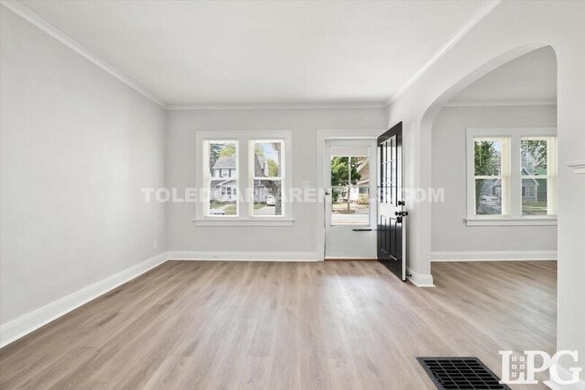 Building Photo - 3606 Revere Dr