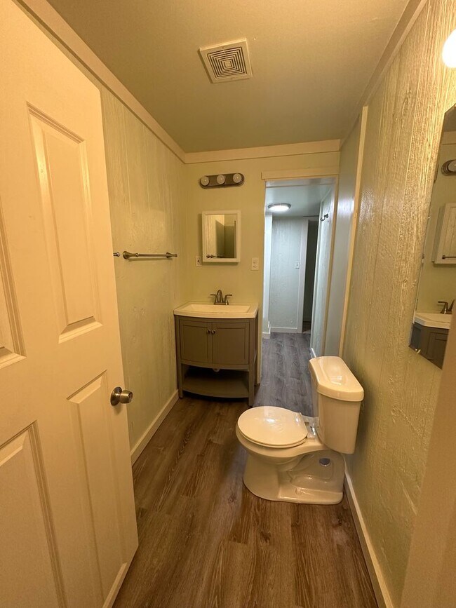 Building Photo - Remodeled 3 Bedroom House