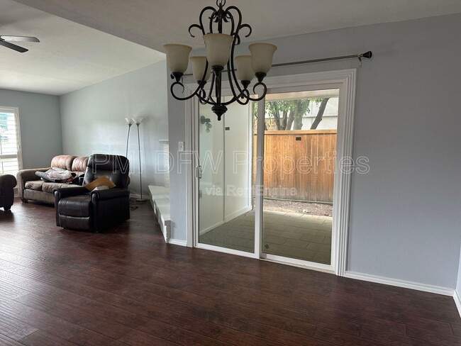 Building Photo - 417 Sandy Knoll Dr