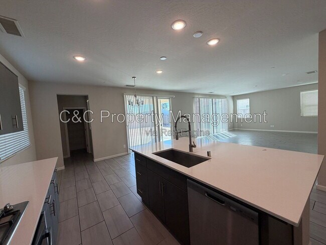Building Photo - 3335 Las Rosas Ave