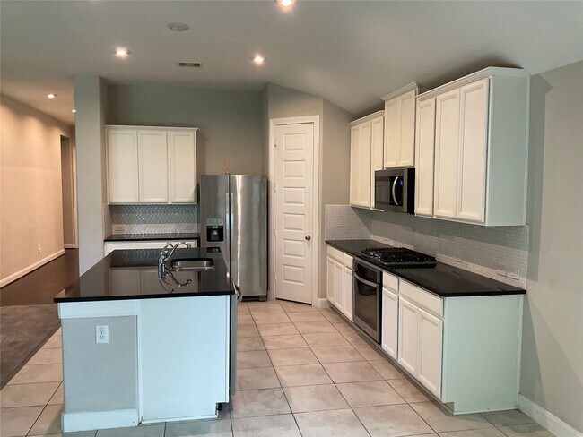 Building Photo - 907 Daffodil View Ct