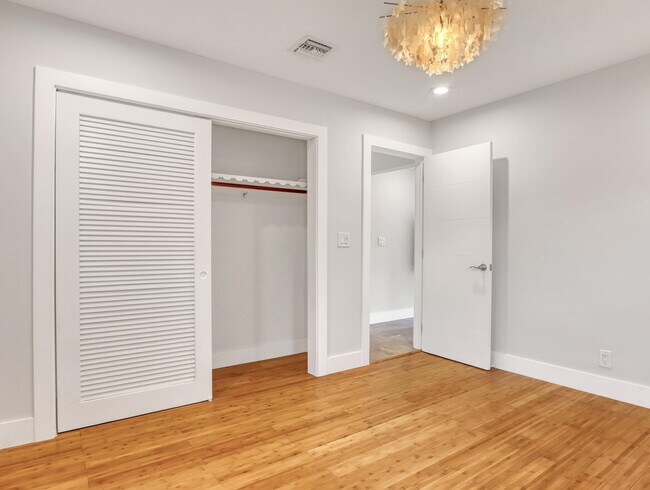 Building Photo - 1298 NW 4th St