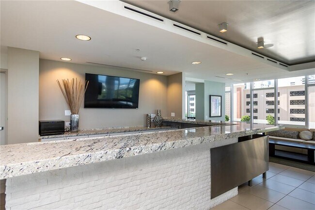 Building Photo - 175 1st St S