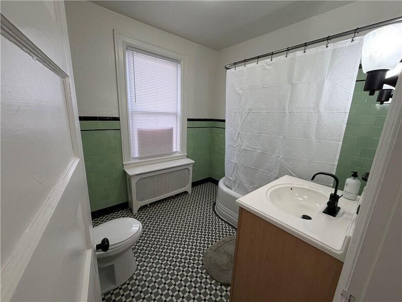 Building Photo - 532 Post Rd