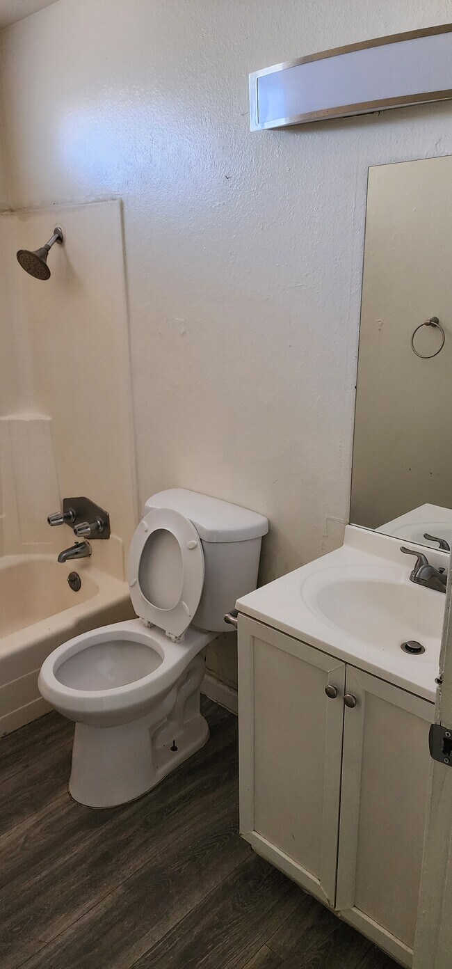 Building Photo - 515 S Santa Fe St