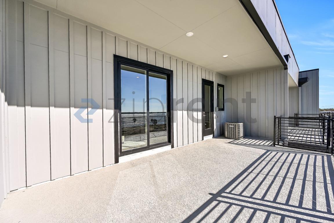 Building Photo - Unit