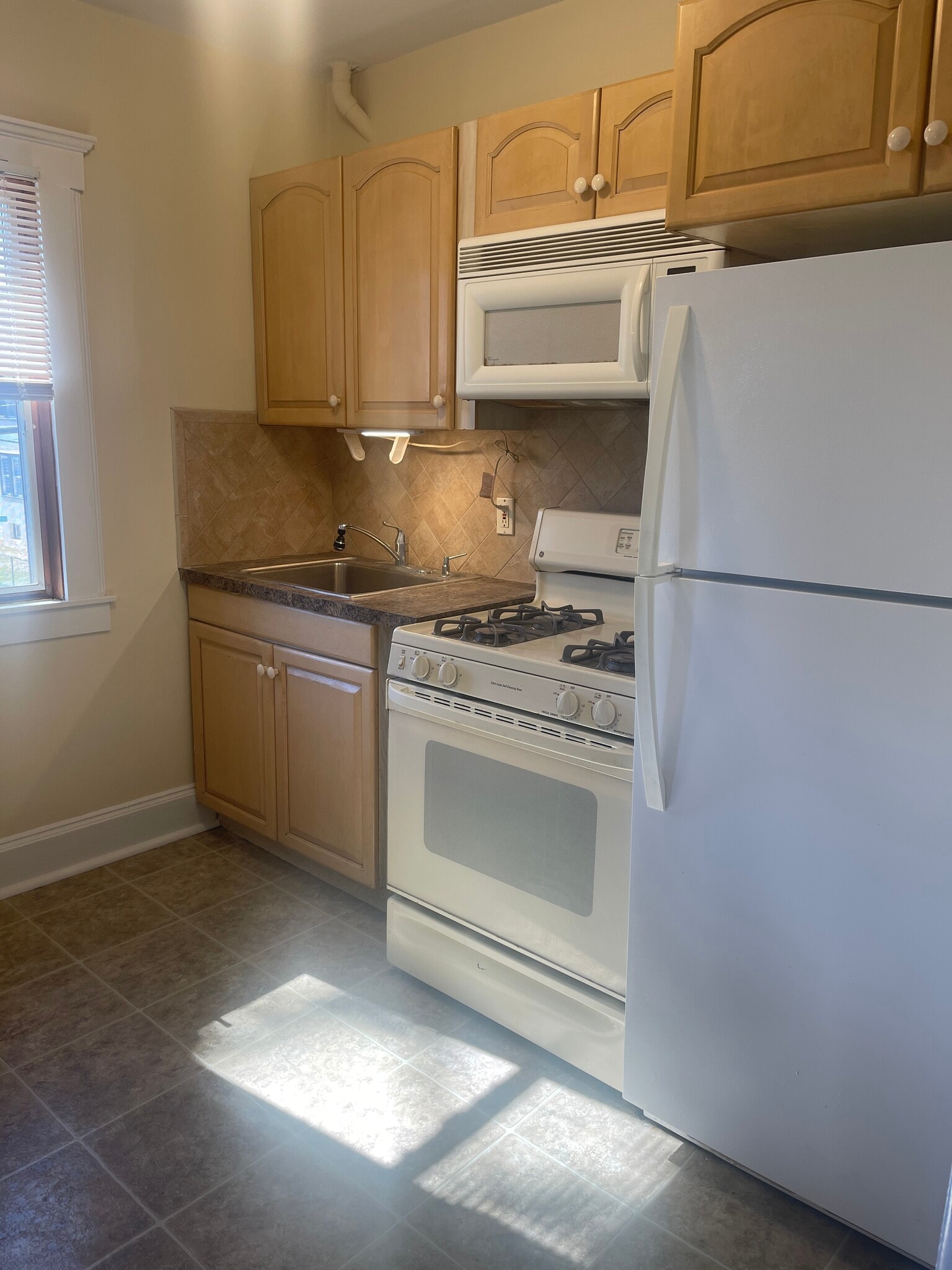 REF M/W IN KIT - 116 Brinkerhoff St