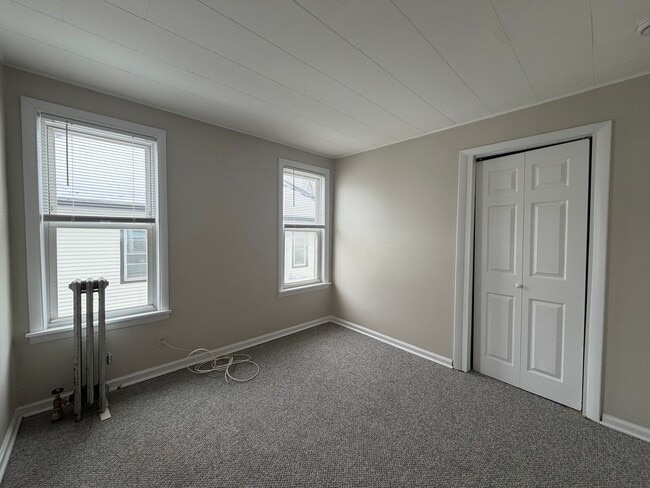 Building Photo - 27-29 Montgomery Ave