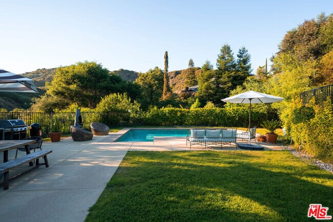 Building Photo - 25761 Vista Verde Dr