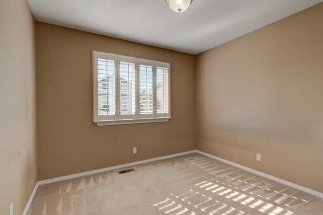 Building Photo - 3 Bedroom 2 Bath Home in Redwing