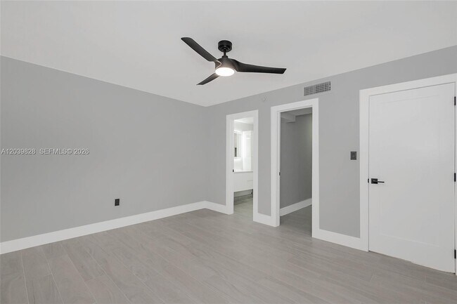 Building Photo - 6653 SW 140th Ave