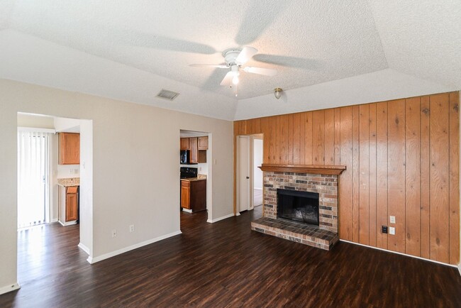 Building Photo - Great Duplex in Rowlett!