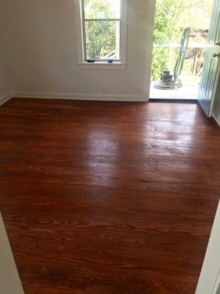 Building Photo - 1104 E 26th St