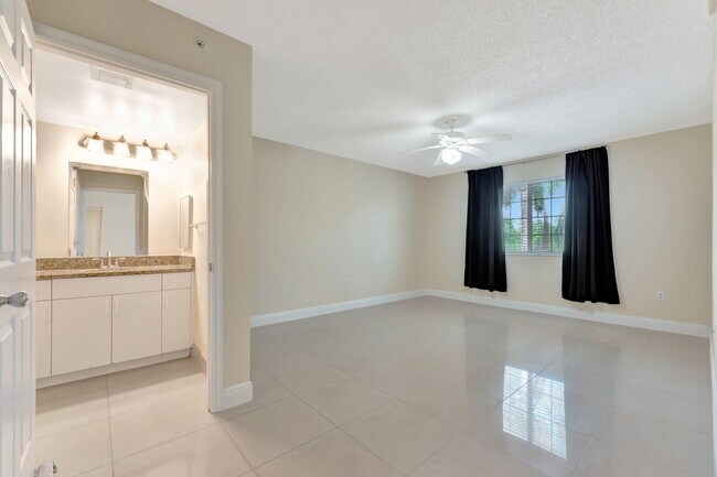 Building Photo - 5055 Wiles Rd
