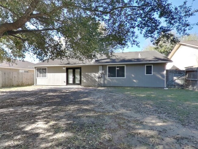 Building Photo - 2214 Townhall Ln