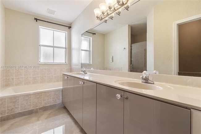 Building Photo - 8562 NW 108th Ave