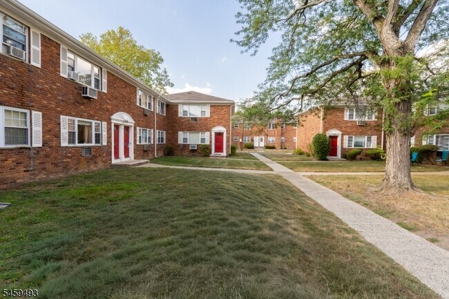Building Photo - 1269 Valley