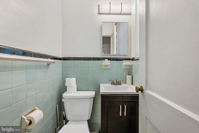 Building Photo - 921 Langley Dr