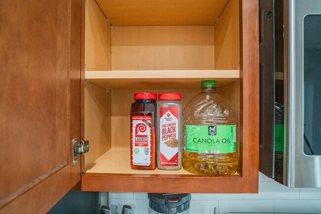 Building Photo - 1275 E University Dr