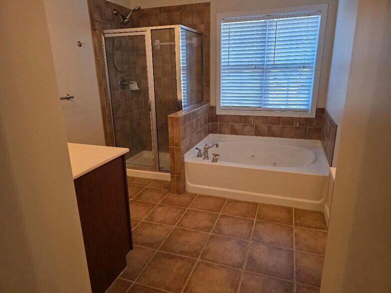 Building Photo - 2143 Somerset Pl SE