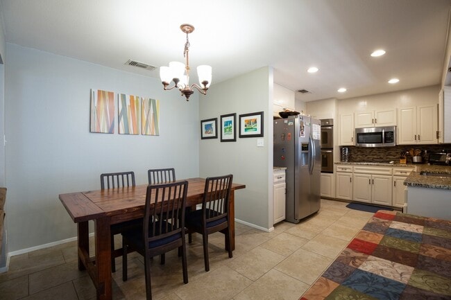 Building Photo - Lovely  3/BR 2/BA Home with Office & Sunro...