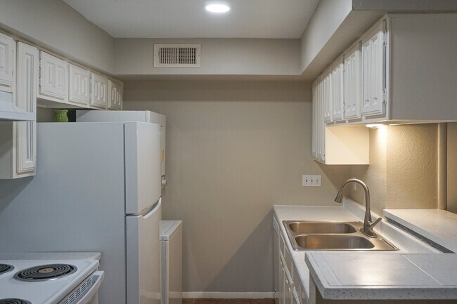 Building Photo - 2110 Wilcrest Dr