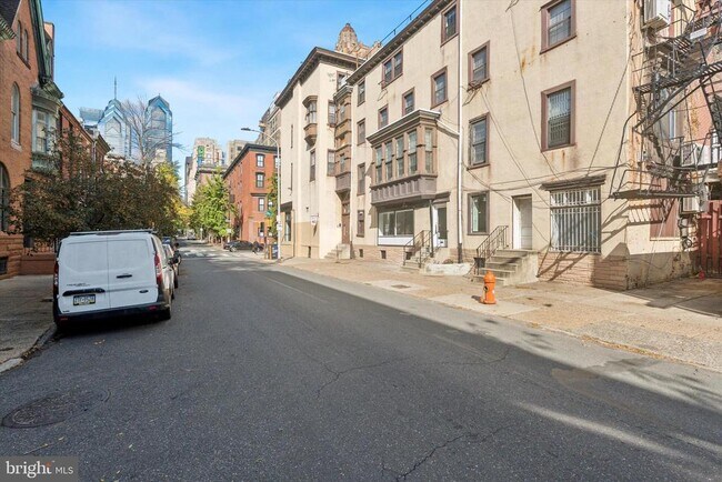 Building Photo - 1538 Pine St