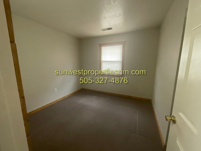 Building Photo - 2 Bedroom, 1 Bath Duplex