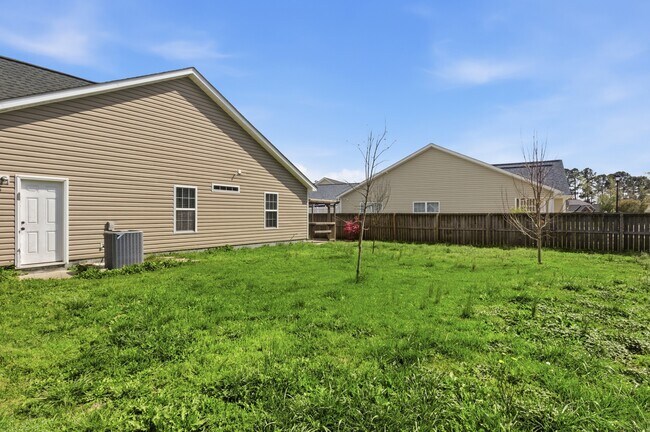 Building Photo - 127 Bermuda View